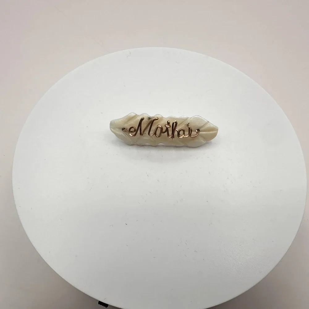 VTG 90s Script Mother Gold Tone Wire Wrapped Mother of Pearl Shell Brooch‎ Pin